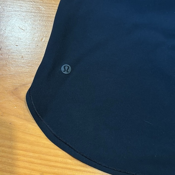 LULULEMON 4 Black On The Fly Skirt Woven Wrinkle-Free Pockets - Picture 3 of 9